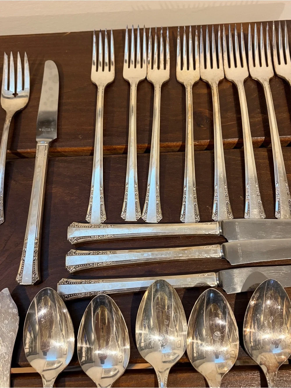 Vintage 1881 Rogers Oneida Ltd DEL MAR Silverplate Flatware Silverware 40 Pieces